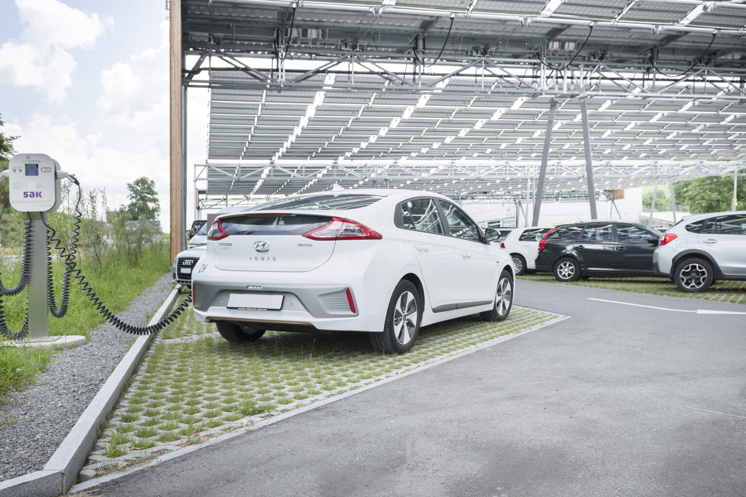 Solarfaltdach Anlage Parkplatz dhp technology